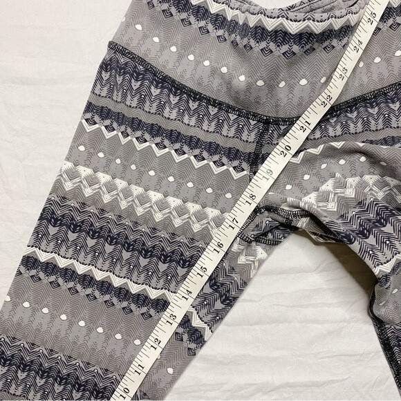 Alo Yoga Airbrush Capri Arctic Natural 3/4 Length Leggings Workout Size Small - Picture 10 of 10